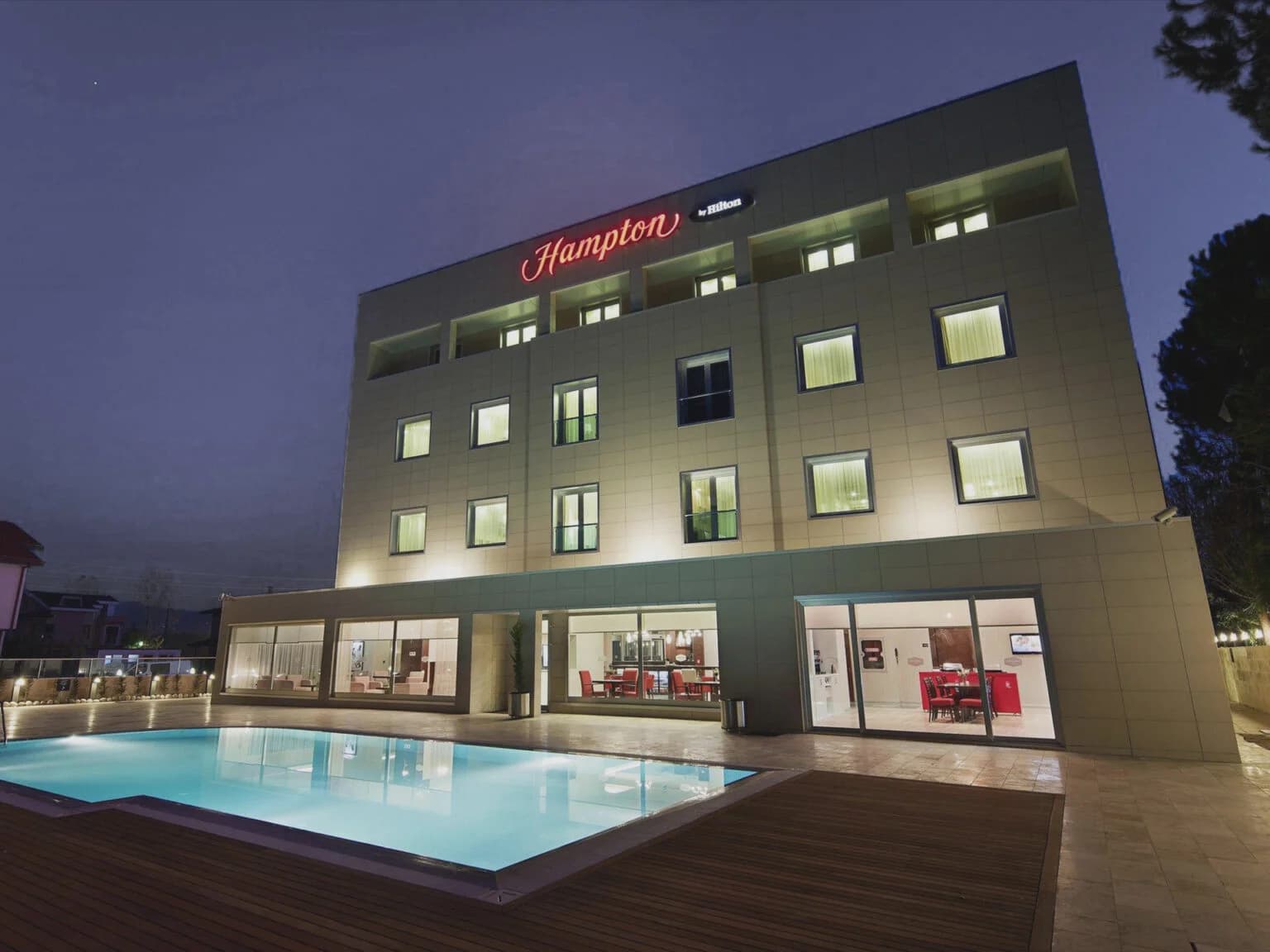 Hampton by Hilton Ordu — exterior with pool and restaurant at night